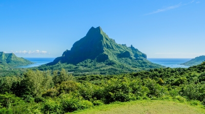 Berglandschaft auf der tropischen Insel Moorea (iPics / stock.adobe.com)  lizenziertes Stockfoto 
Informations sur les licences disponibles sous 'Preuve des sources d'images'